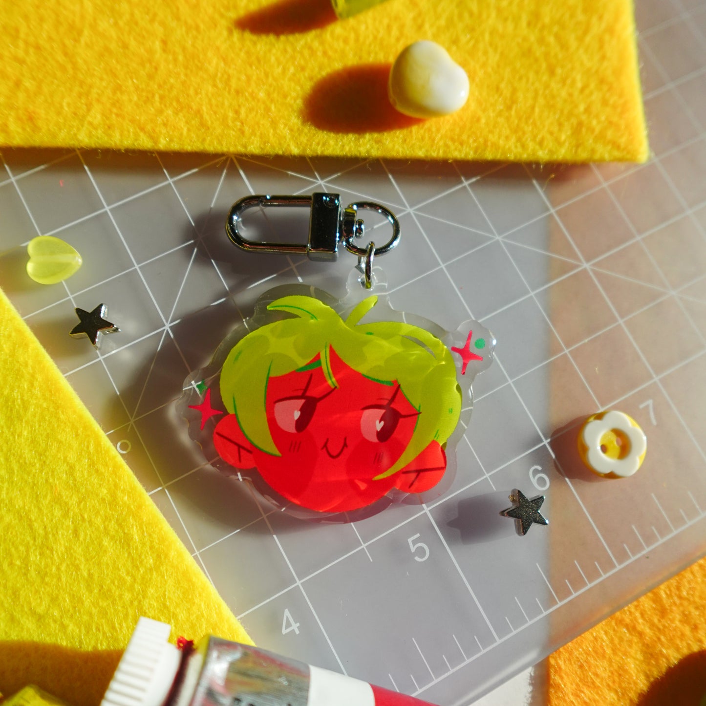 tomato girl - keychain